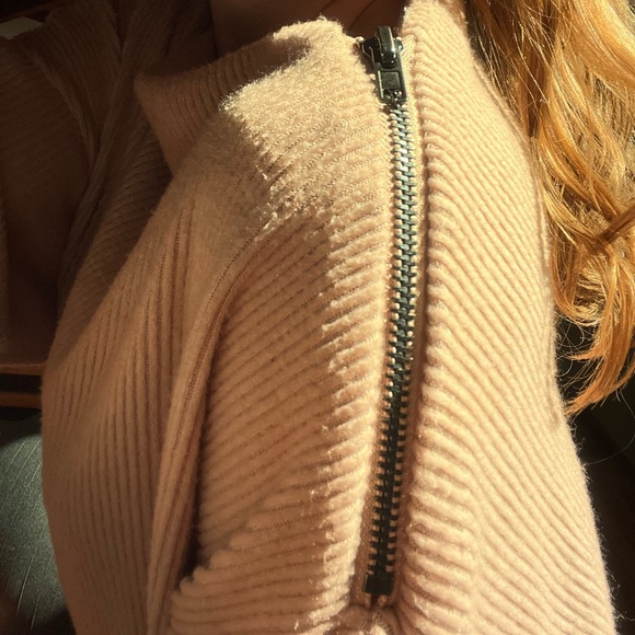 THML Woman’s Sweater Medium - Picture 7 of 8